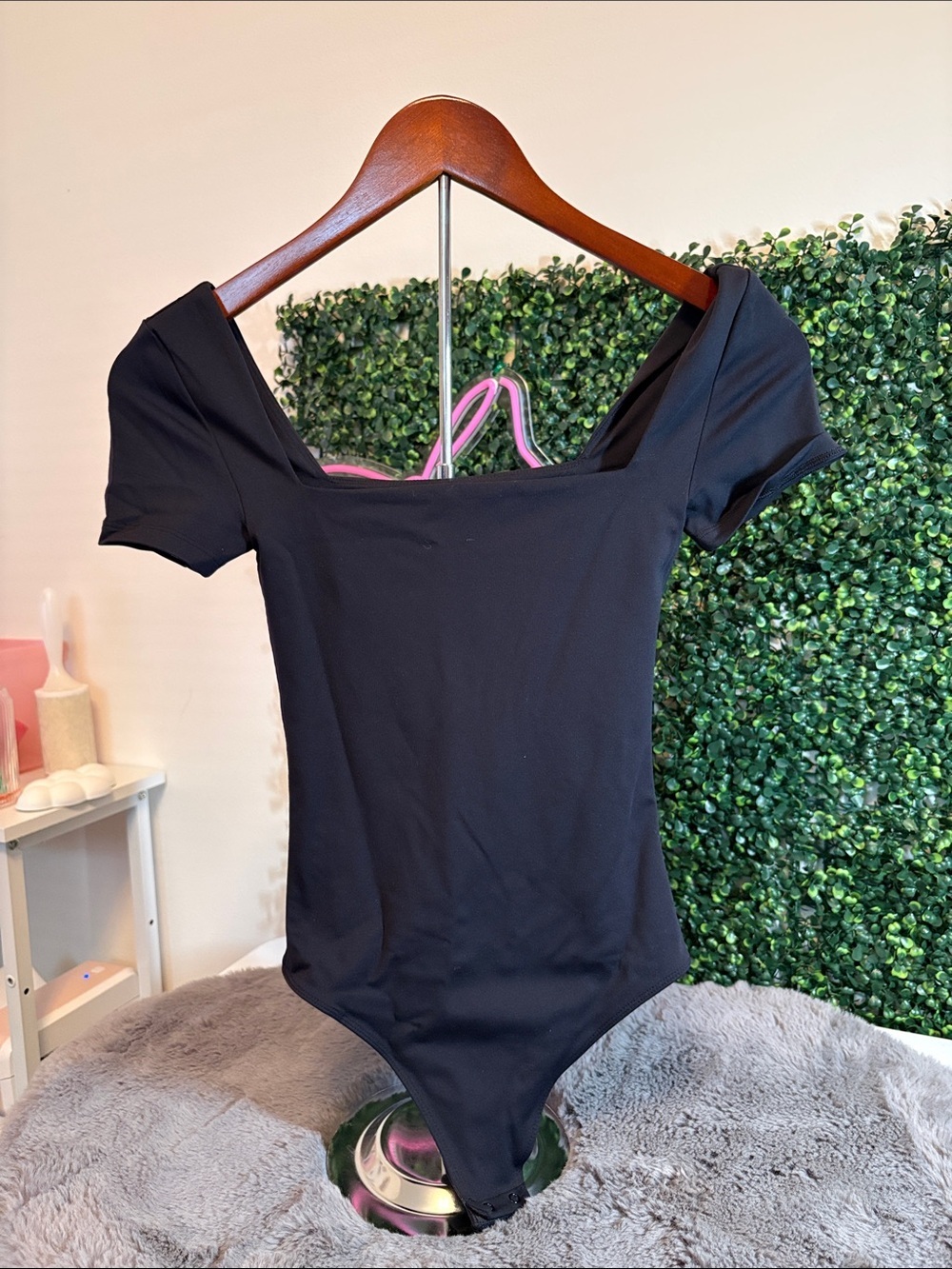 Aritzia Babaton Black Square-Neck Short Sleeve Bodysuit Size XS